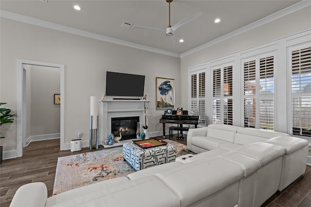 living room featuring ceiling fan and ornamental molding