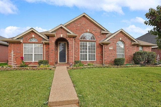 view of front facade with a front yard