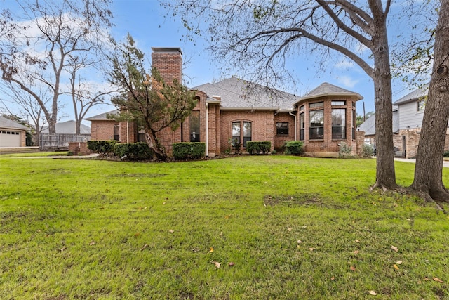 back of house featuring a lawn