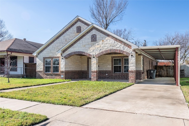 view of front of house featuring a front yard and a carport