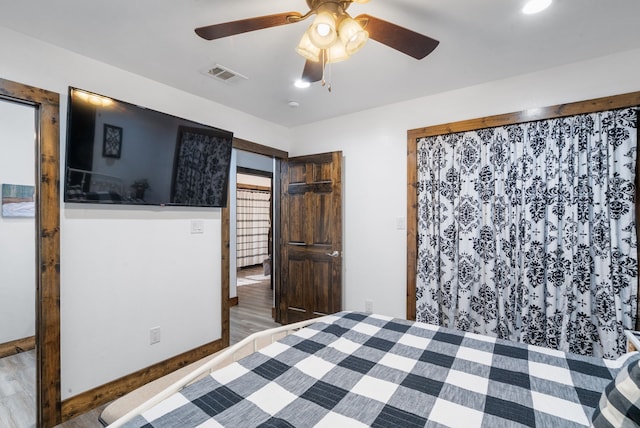 bedroom featuring ceiling fan