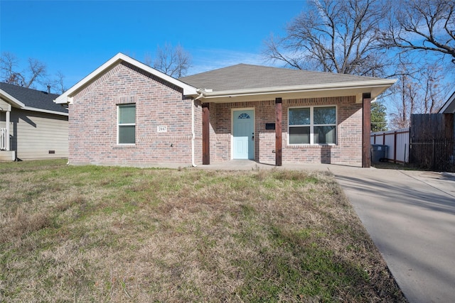 ranch-style home featuring a front yard