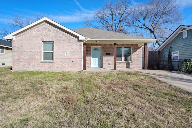 view of front facade featuring a front yard and a porch