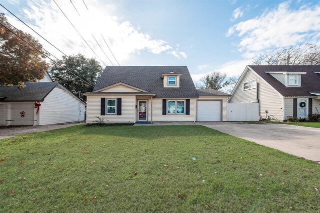 view of front of house featuring a front lawn