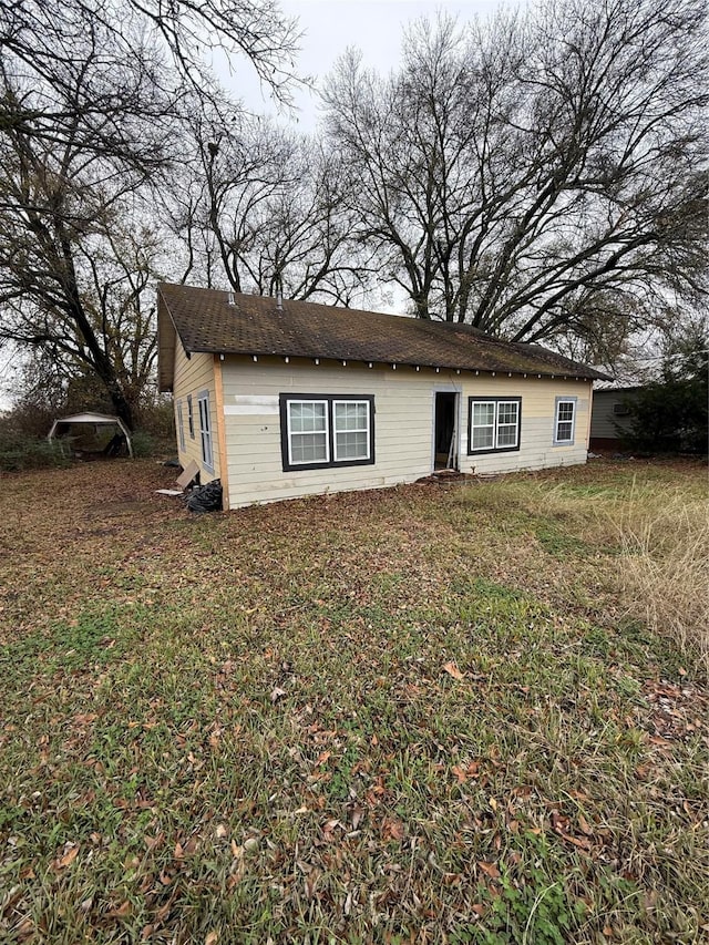 ranch-style home featuring a front yard