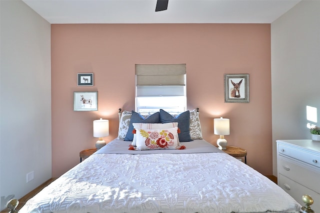 bedroom featuring ceiling fan