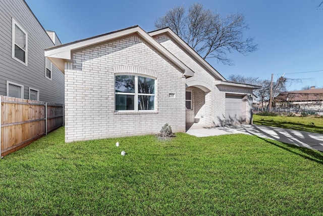 view of front facade featuring a garage and a front lawn