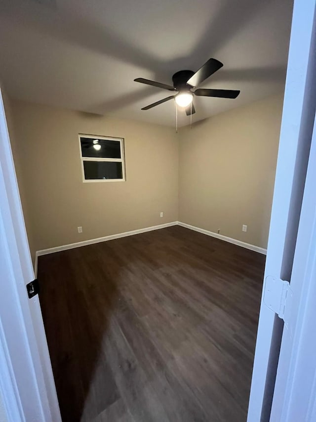 empty room featuring dark hardwood / wood-style floors and ceiling fan