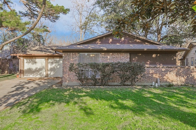 view of front of home with a front yard and a garage