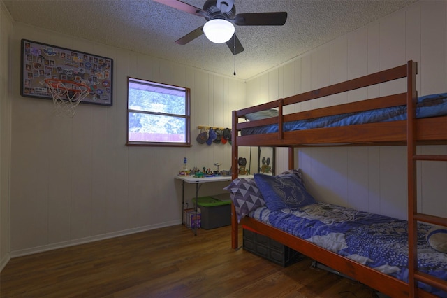 bedroom with hardwood / wood-style floors, a textured ceiling, and ceiling fan