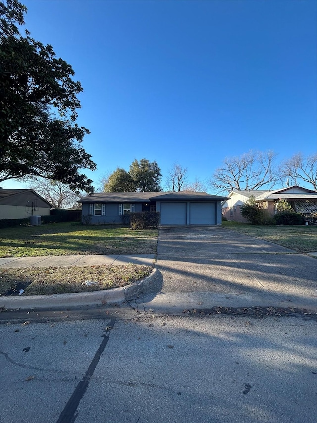 view of front of home featuring a front yard