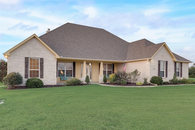 single story home featuring a front lawn