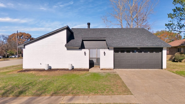 view of front facade featuring a front yard and a garage