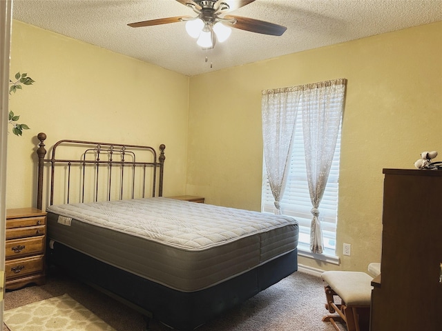 bedroom with a textured ceiling, carpet floors, and ceiling fan