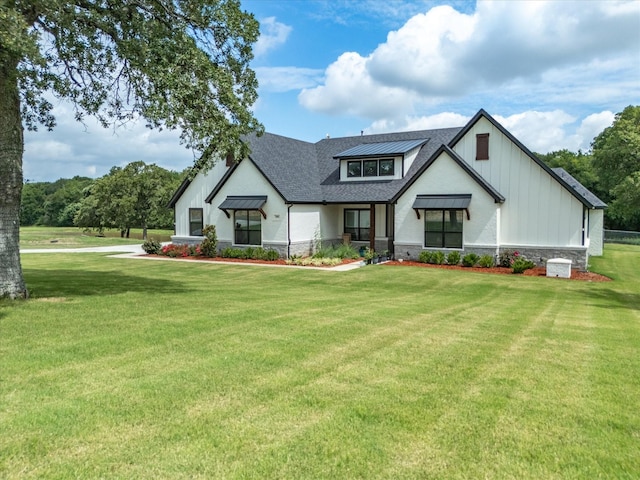 modern farmhouse style home featuring a front yard