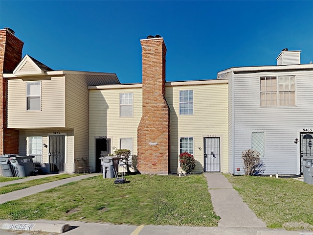 view of front of home with a front lawn