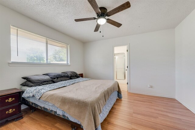 bedroom featuring a textured ceiling, light hardwood / wood-style floors, and ceiling fan