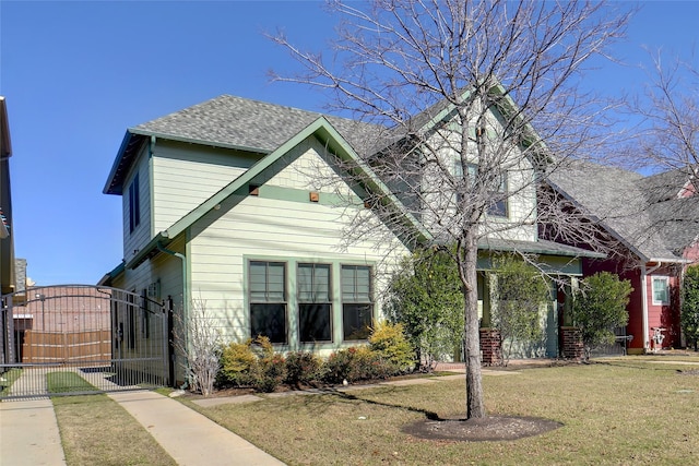 view of front of house featuring a front lawn