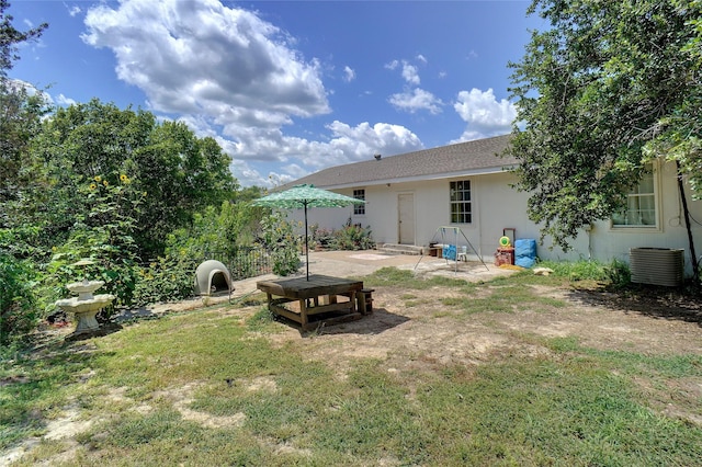 view of yard featuring cooling unit