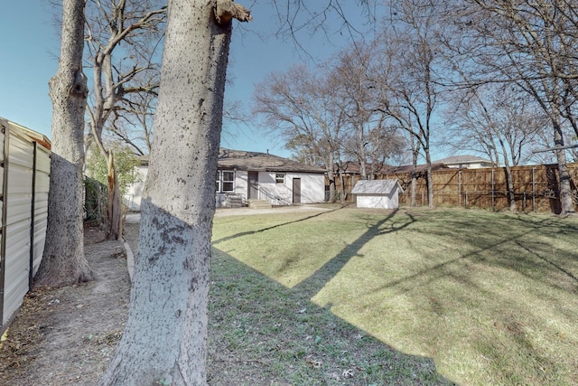 view of yard with a storage shed