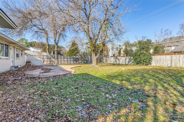 view of yard featuring a patio area