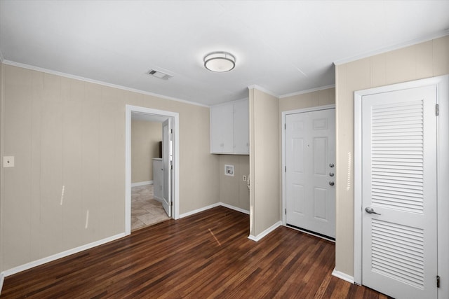 interior space with dark wood-style floors, baseboards, visible vents, and crown molding