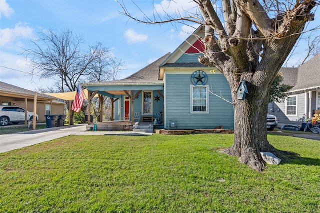 view of front facade with covered porch and a front lawn