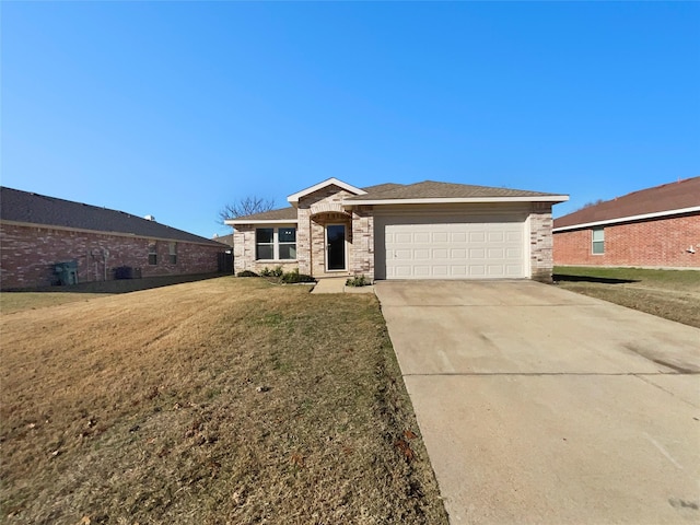 view of front facade featuring a front yard and a garage