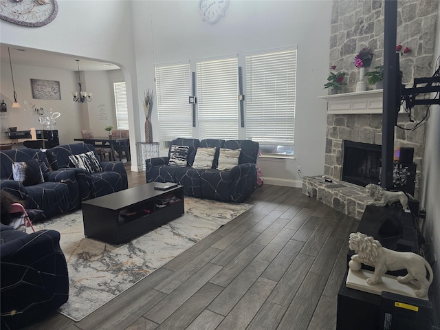 living room with a fireplace and a notable chandelier