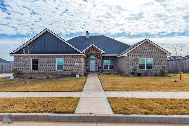 view of front facade with a front yard