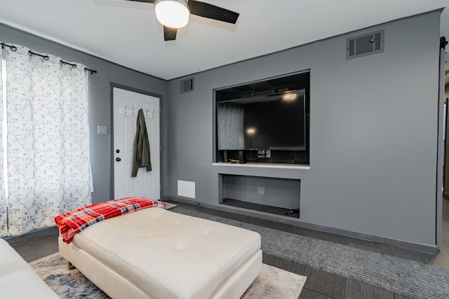 bedroom featuring ceiling fan and a closet