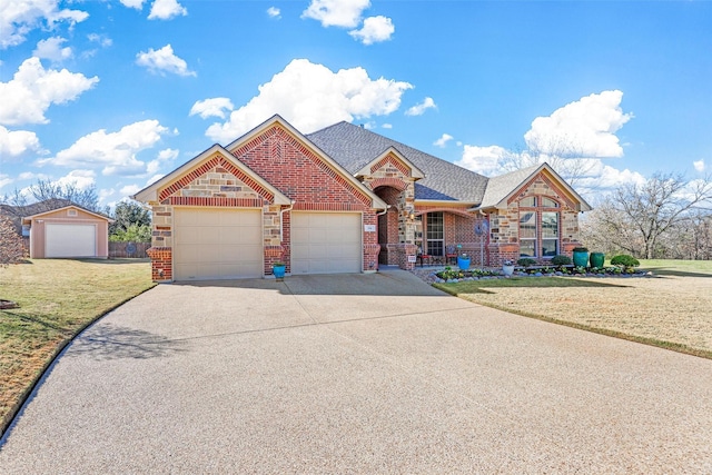 view of front of house featuring a front yard