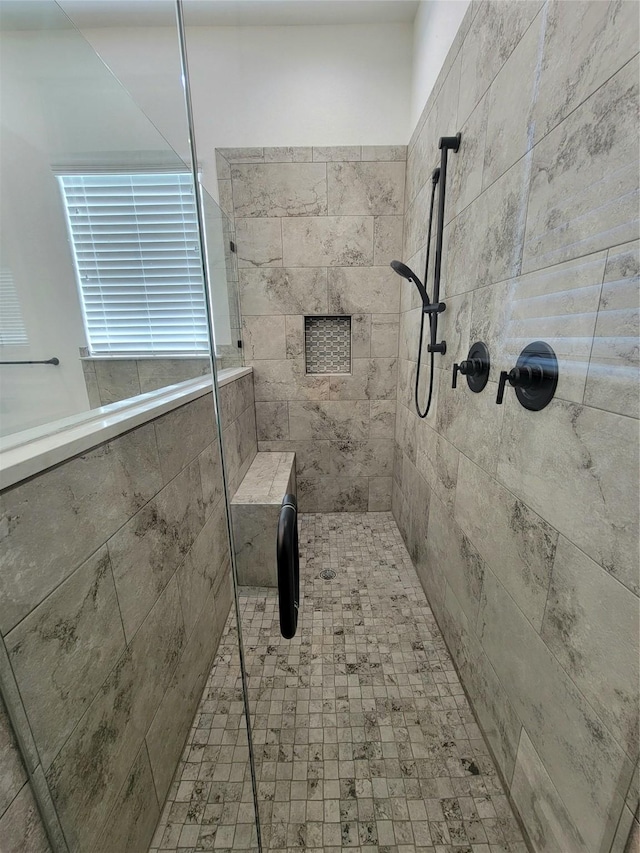 bathroom featuring a tile shower