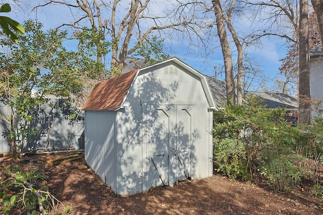 view of outbuilding