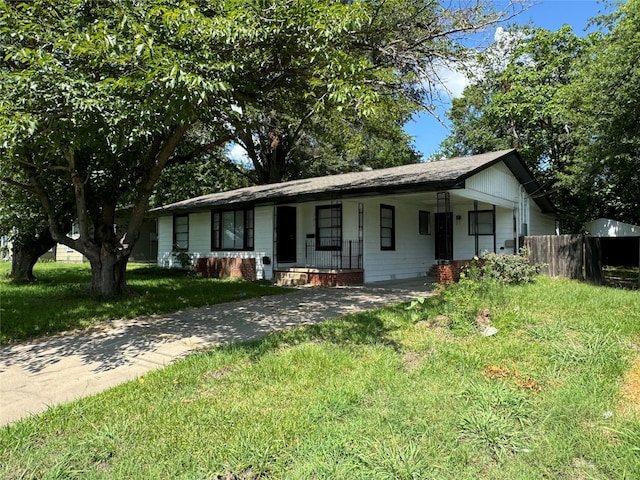 ranch-style home with a porch and a front yard