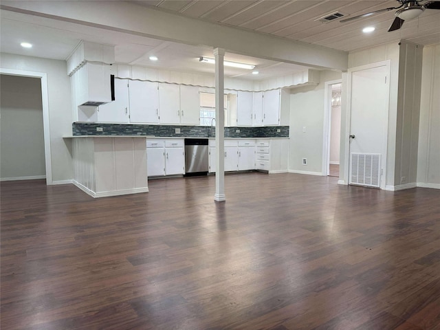 kitchen featuring tasteful backsplash, visible vents, dark wood-type flooring, a peninsula, and stainless steel dishwasher