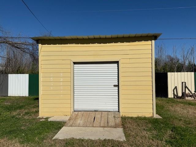 view of outdoor structure featuring a yard