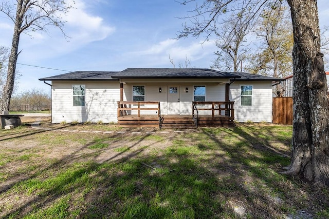 back of house featuring a yard