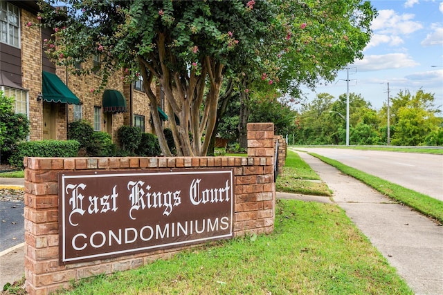 view of community / neighborhood sign