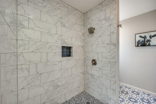 bathroom featuring a tile shower