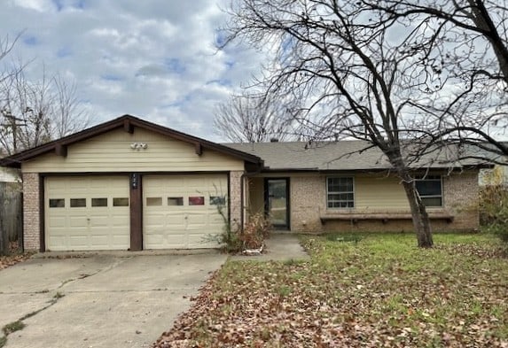 single story home featuring a garage