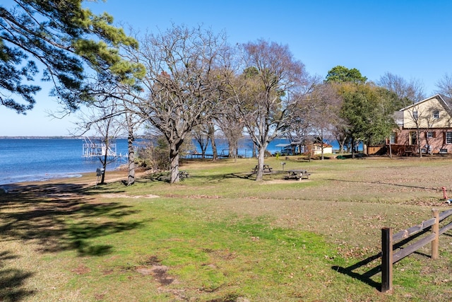 view of yard featuring a water view