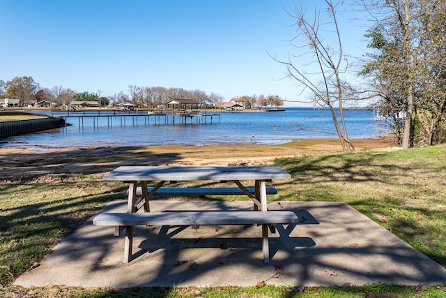 view of property's community featuring a yard and a water view