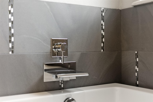details featuring a bathing tub