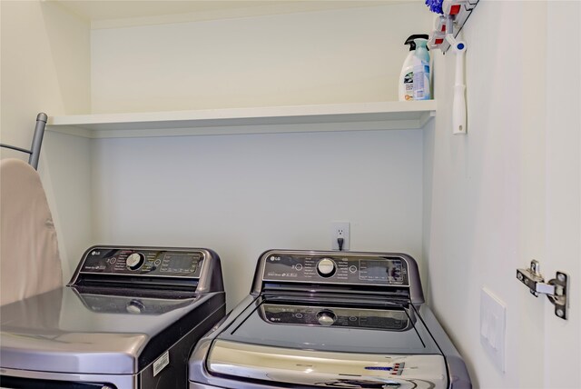 washroom featuring washer and clothes dryer