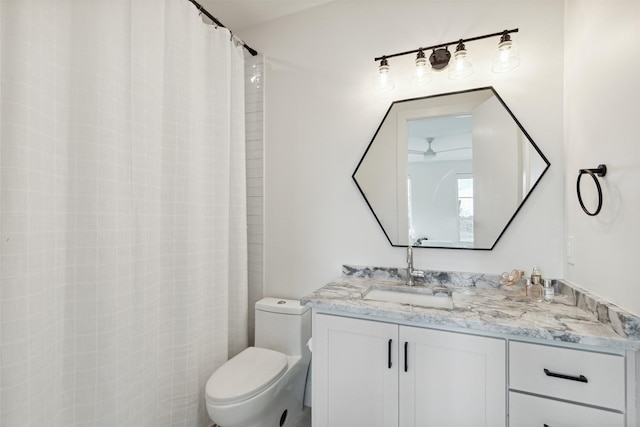 bathroom with a shower with shower curtain, vanity, and toilet