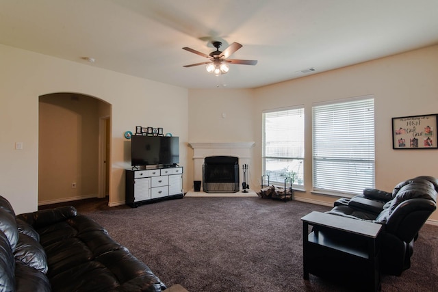 living room with carpet and ceiling fan