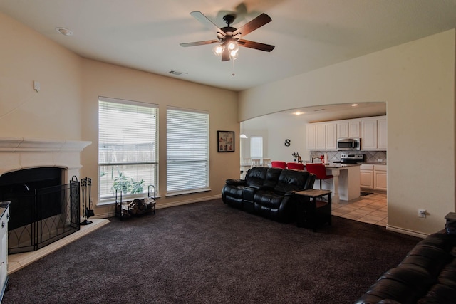 carpeted living room featuring ceiling fan