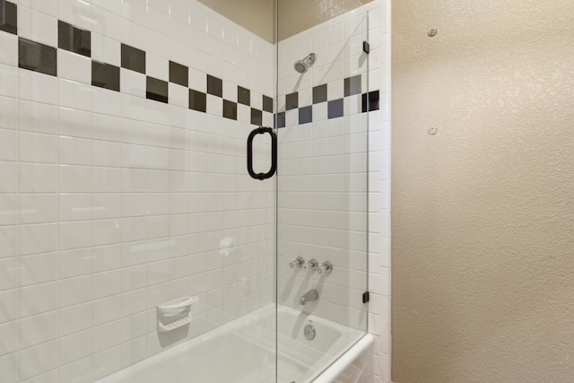 bathroom with enclosed tub / shower combo