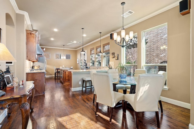 dining room featuring crown molding, dark wood-type flooring, and a notable chandelier